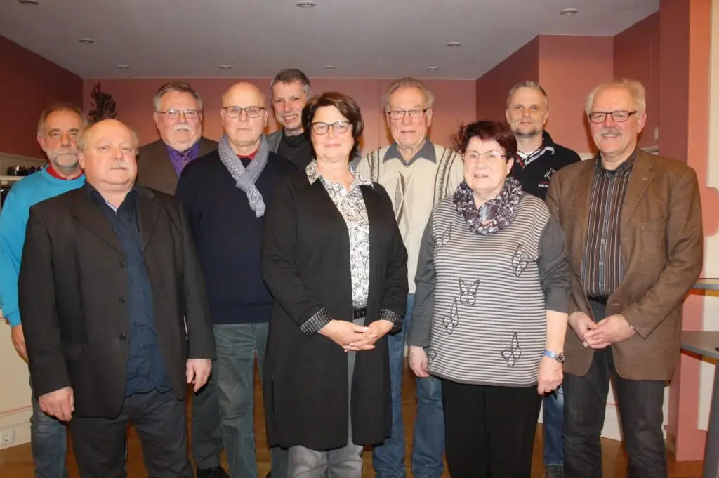 Der Vorstand posiert für ein Foto